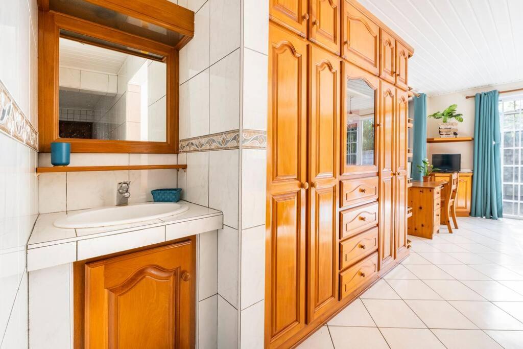 Chaine Lodge Maison Entiere Free Parking & Wifi 3Min De L'Aeroport Faaa Bagian luar foto