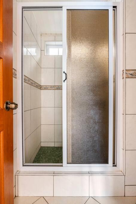 Chaine Lodge Maison Entiere Free Parking & Wifi 3Min De L'Aeroport Faaa Bagian luar foto